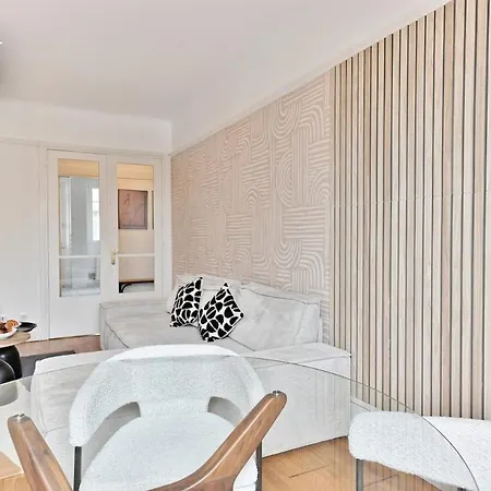 Neuilly-sur-seine, Cocon Familial
